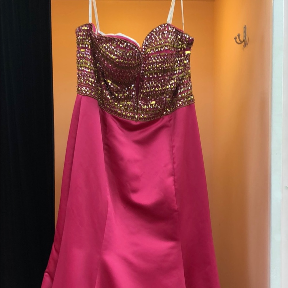 NWT PINK AND GOLD TRUMPET DRESS
